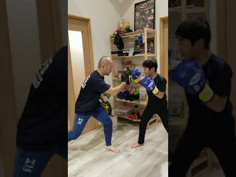 【ボディ要注意】ワンツーから、ジャブ、ボディー、フック！小学生ボクサーと元プロボクサーの親父#shorts