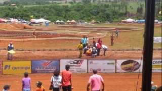 preview picture of video 'Grave acidente de motocross criança cat. 65cc Palmeiras de Goiás 28 de out. de 2012 full hd'
