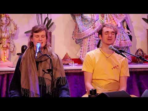 Satsang mit Ujjayi Meditation - Kirtan und Arati mit Katyayani - Yoga Vidya Live, 28.11.22 20:00 Uhr