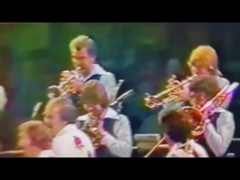 Elvis Presley introduces the Joe Guercio Orchestra in Las Vegas