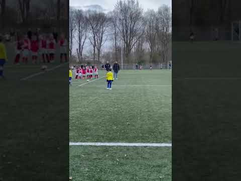 RCL jo8-1 - FC Lisse jo8-1 Penalty rustig in de hoek