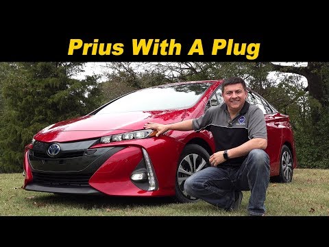 External Review Video yFVTVV5Fg9Y for Toyota Prius Prime 2 (XW50) Hatchback (2017)