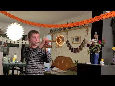 Pontus spelar trumpet