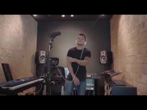 Mania de toalha Feat : Banda Eva "RADINHO" Clipe Oficial