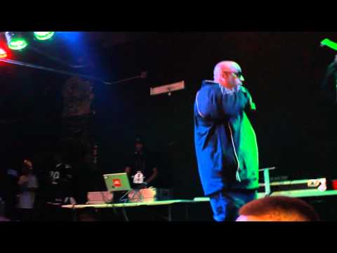 Groove The Boss and 800 The Jewell Live