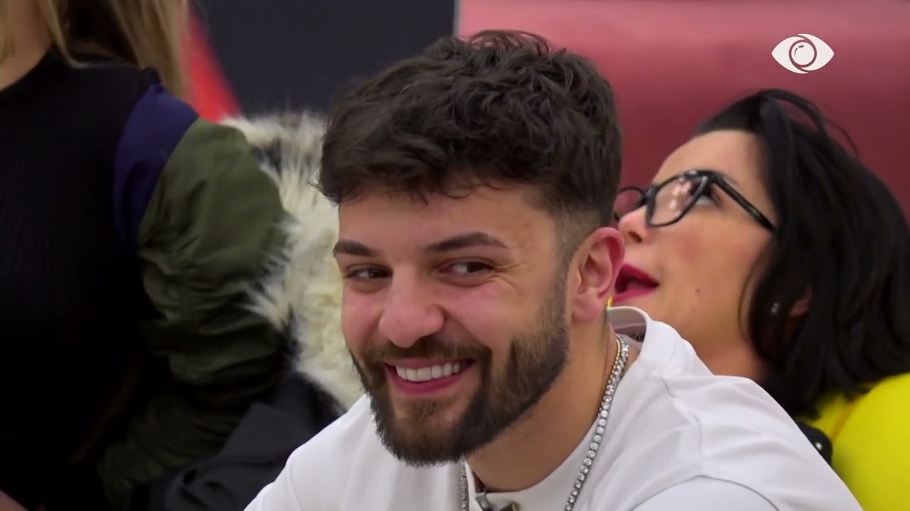 “Jeni çift simpatik ti me Rozën”, Juli hedh batuta për Olsin: Pse nuk flini bashkë?