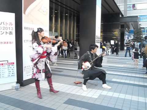 三味線とバイオリン演奏(秋葉原)A shamisen and violin performance at Akihabara