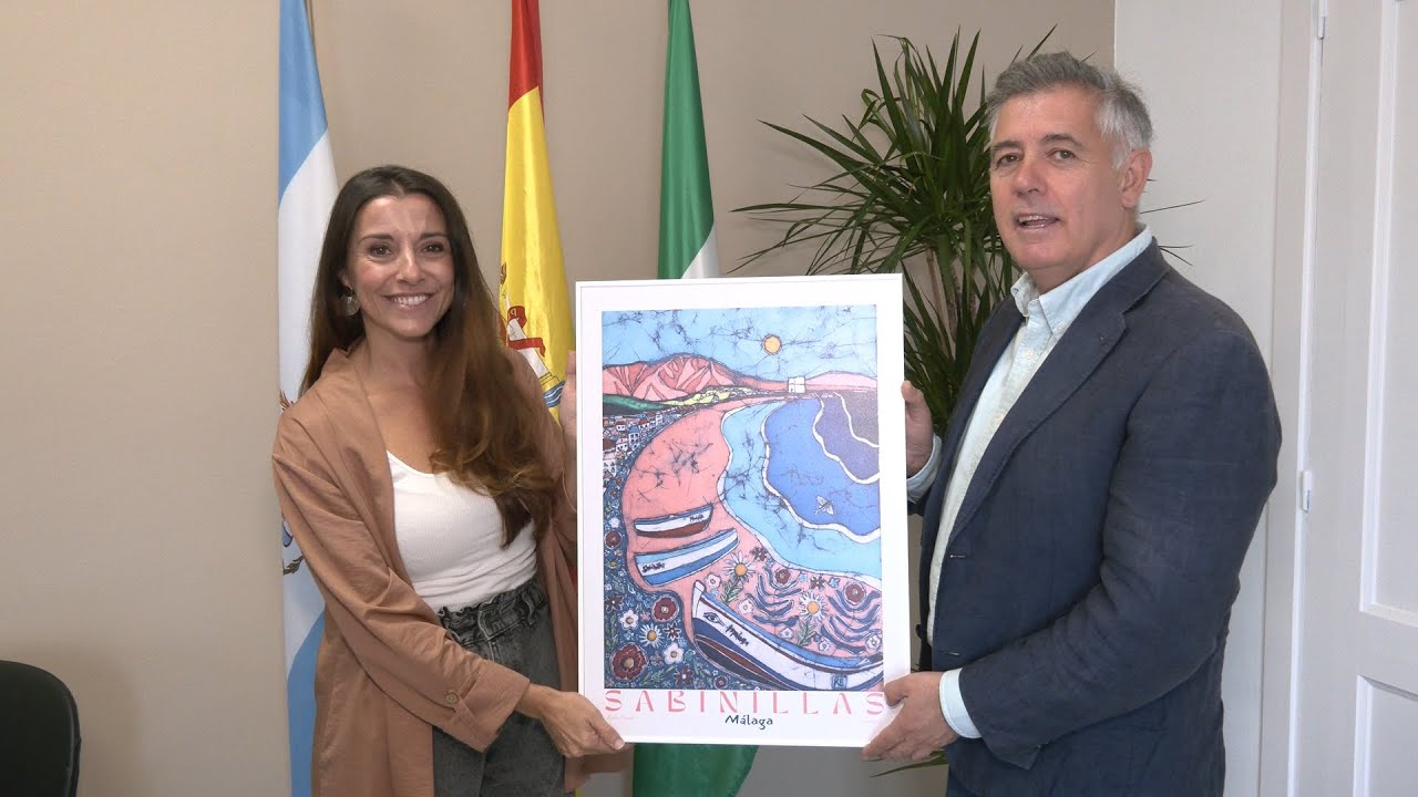 Rocío Tovar entrega su obra Sabinillas al Ayuntamiento de Manilva