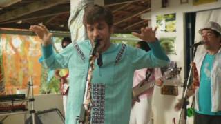 Como Um Abraço Lyrics English Translation