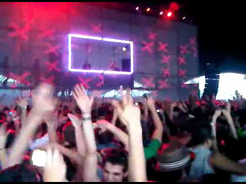 Sidney Samson plays Wake up at Ultra Festival Miami