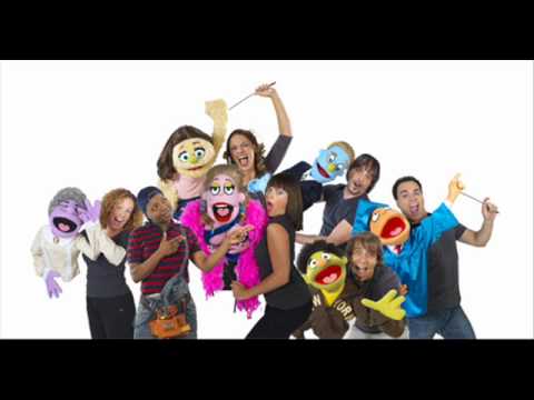 Avenue Q-Hay más vida fuera,en la calle.