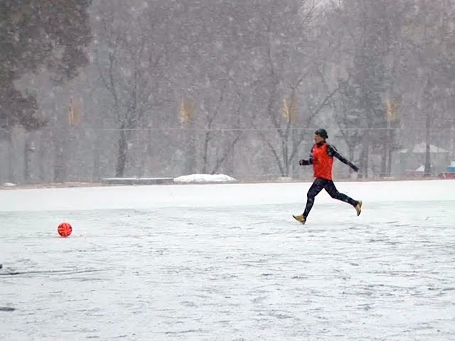 Пожарные погоняли мяч