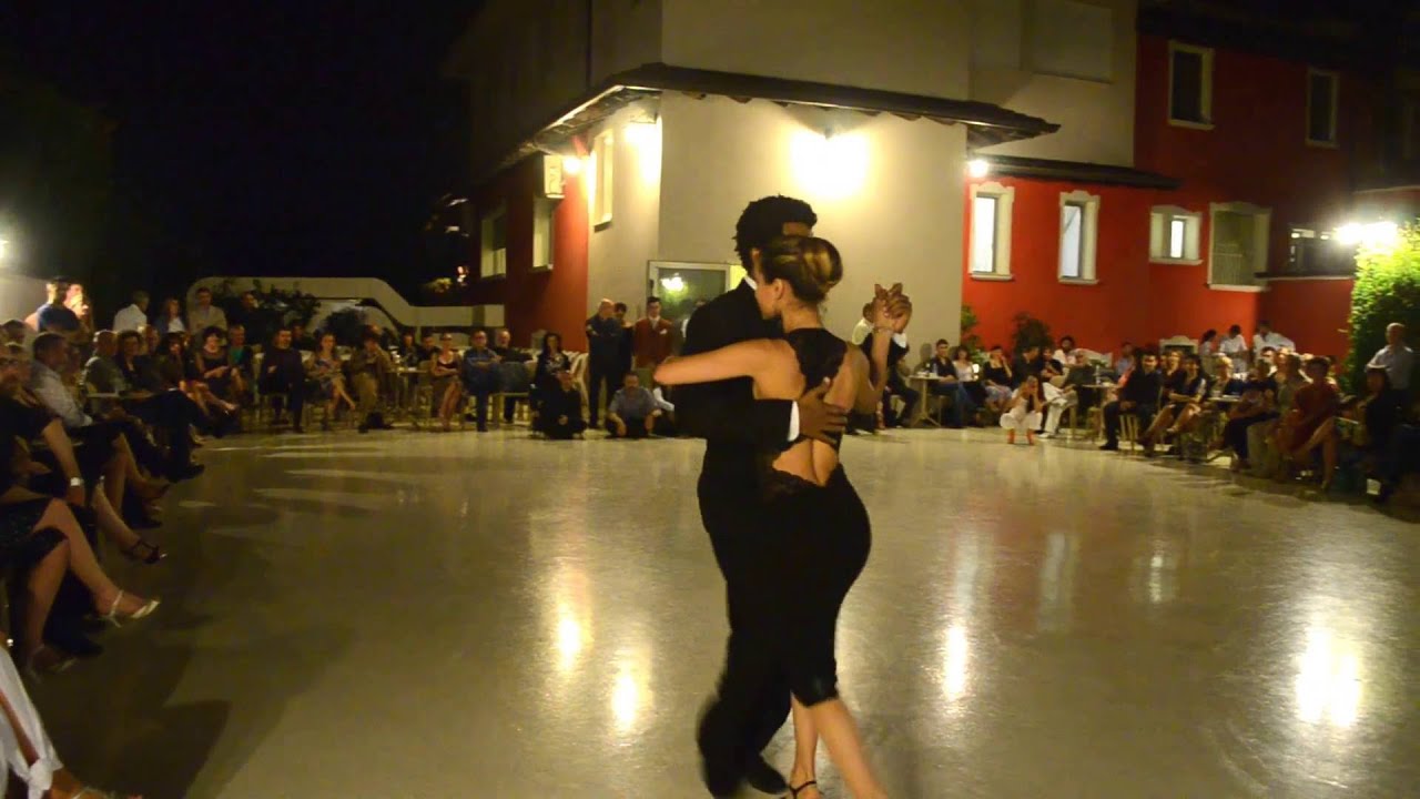 Julio Alvarez e Yailet Suarez @Milonga La Rotonda 1di4