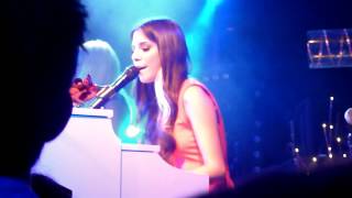 Christina Perri - Bluebird (Live @ Nouveau Casino)