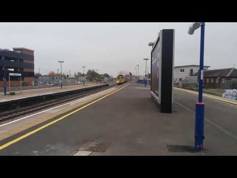 66596 and 66540 have a horn contest passing Banbury 1/11/16