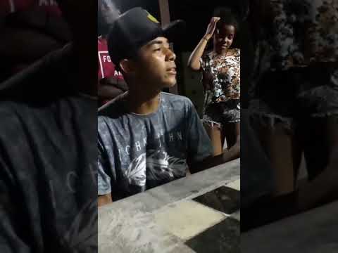 Mais um jovem  talento cantando mumuzinho-fulminante só na voz. Uma voz brilhante(Davi Silva)