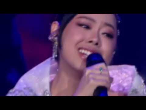 Penampilan Celyna grace membawakan lagu kemenangan di grand final Indonesian idol-Sumpah Mati