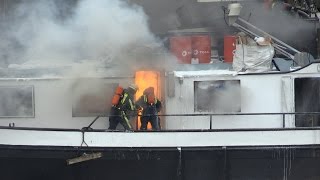 preview picture of video 'Explosion bei Schiffsbrand in Duisburg'