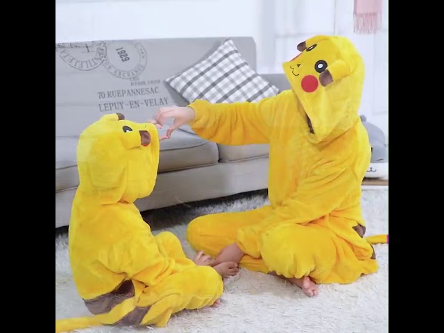 Vídeo relacionado con Genérico Unisex D-Demogorgon Onesie Pijamas Mono, Pijamas con Capucha 3D, Disfraces de Invierno de Lana for Cosplay, Albornoz de una Pieza de Navidad (FR/ES, Edad, Talla única, M (Adult), Gris Negro)