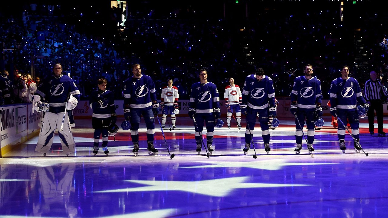 Lightning fans belt U.S. anthem ahead of Game 7