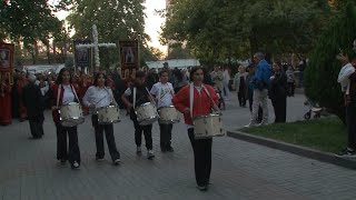 Երեկոյան ժամերգության ավարտին Էրեբունու Սուրբ Մեսրոպ եկեղեցուց սկսվել է ուխտերթ