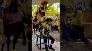 Download lagu Renggong horses and children amaze the audience at the viral horse show mp3