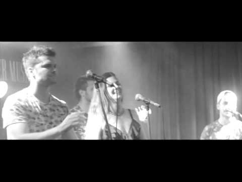 Corta La Bocha - Fiesta