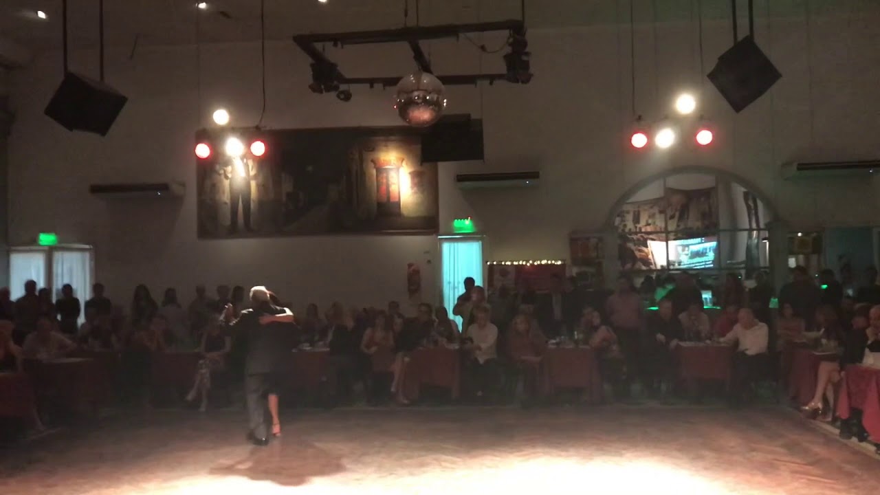 Video thumbnail for Blas Catrenau & Myriam Pincen bailan milonga en Salon Canning.