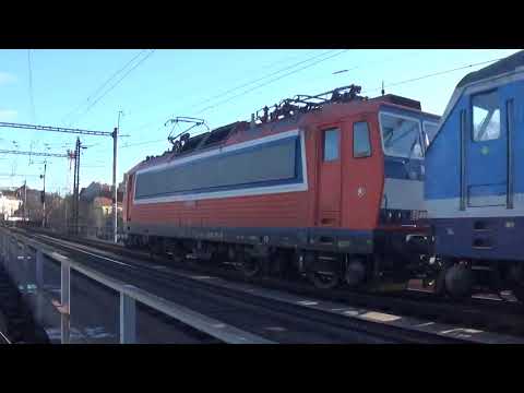 Retro Eso 362.001 táhne 150 210 na R 889 na železničním mostě na Výtoni (26.12.2020)