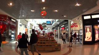 preview picture of video 'Ramat Aviv Shopping Mall, Israel - a favorite shopping place for the residents of Tel Aviv.'