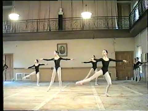 Vaganova Ballet Academy. 7th year exam - pirouettes, year 1998.