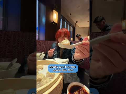 Como comer Xiao Long Bao's (também conhecido como bolinhos de sopa) de Din Tai Fung
