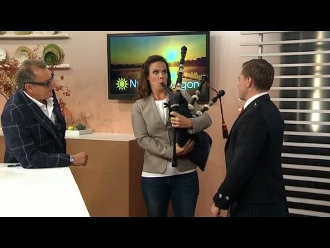 Suzanne och Steffo får lära sig spela säckpipa - Nyhetsmorgon (TV4)