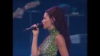 Shania Twain-Whose Bed Have Your Boots Been Under? Live.