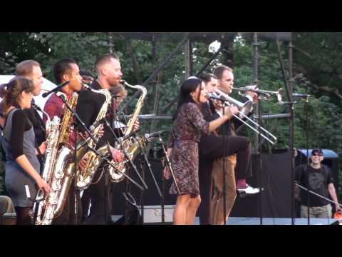 CLUB KILLERS feat ANNA MARIA ESPINOSA (Live @ Vita Bergen, Stockholm Aug 20, 2010)