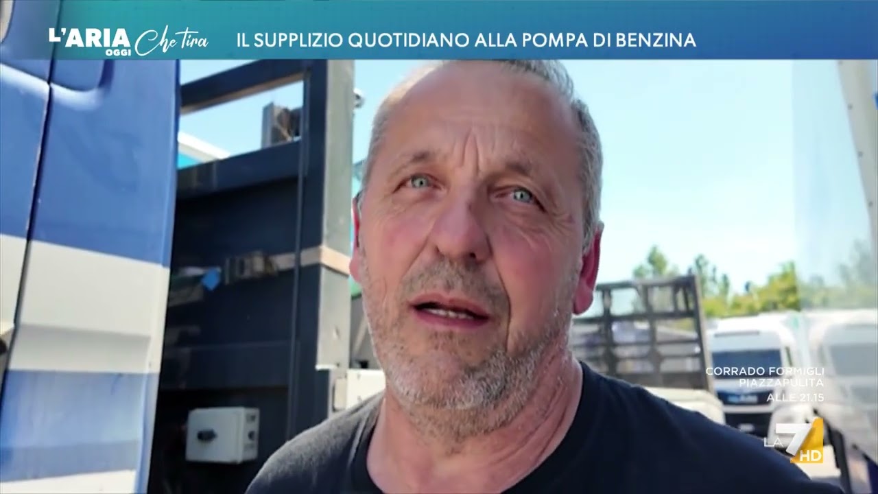 Il supplizio quotidiano alla pompa di benzina