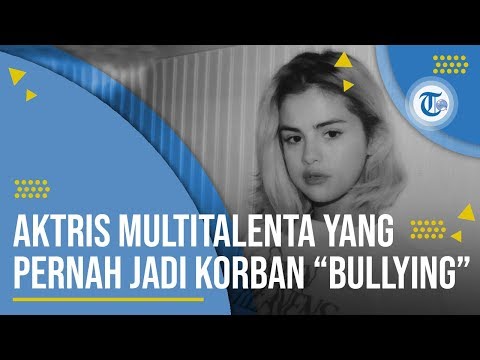 download lagu mp3 mp4 Selena Gomez Keturunan, download lagu Selena Gomez Keturunan gratis, unduh video klip Selena Gomez Keturunan