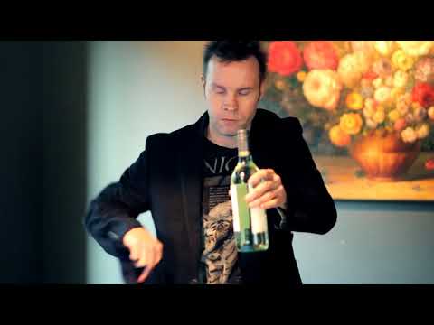 David Penn's Wine Bottle Production (Gimmicks and Online Instructions)