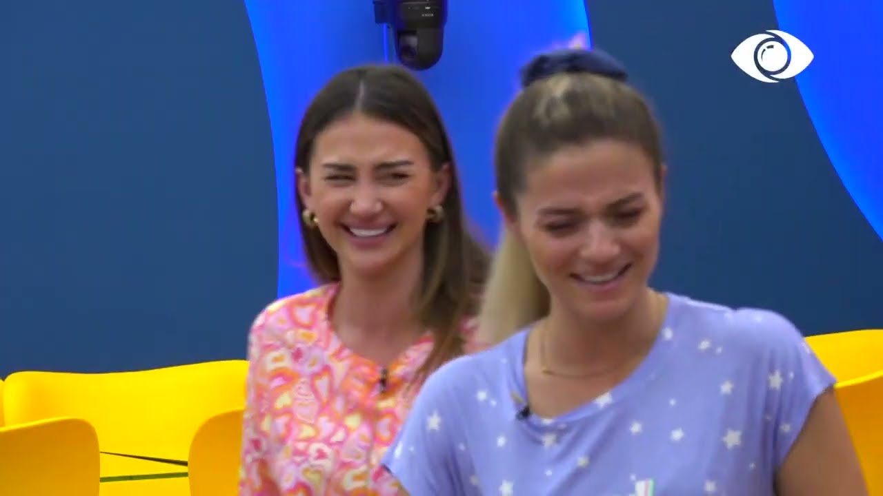 Pyjama Party/ Kiara dhe Nita puthen në buzë