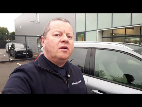 Volvo XC40 D4 190bhp AWD Momentum Auto (apple Car - Image 2