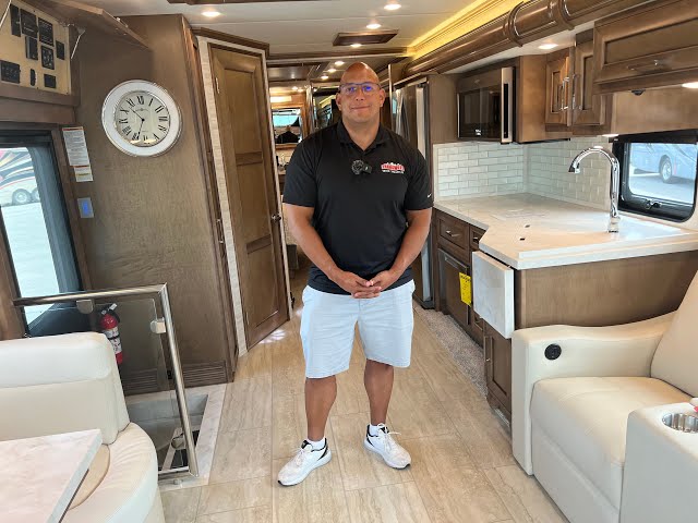 Preview image of 2024 Newmar Super Star 4059 (17N232020) youtube video