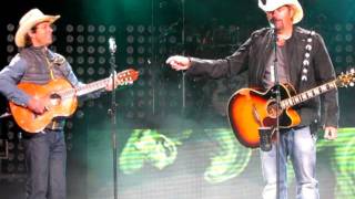 Toby Keith Scotty Emerick Weed With Willie Montage 2011