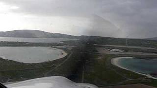 preview picture of video 'Sumburgh landing PA28 G-BMIW in May 2009'