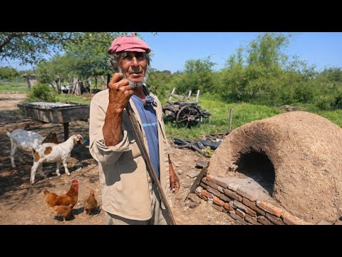 Con 76 años vive SOLO en el MONTE | Trabaja como si tuviera 30