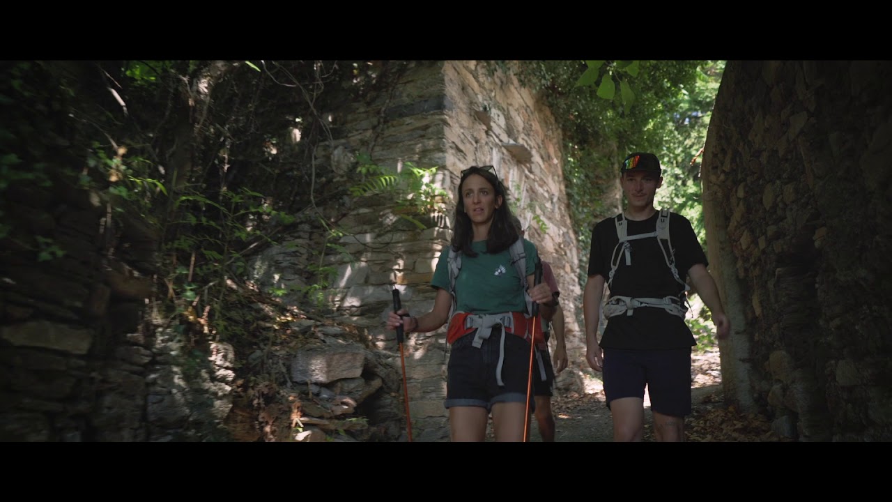 Entre amis, du Saint Chinian au Faugères sur le GR® de Pays Tours en Minervois, Saint-Chinian, Faugères