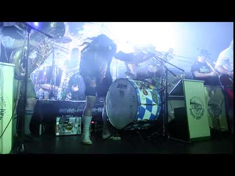 Kapelle Josef Menzl vs. AC/DC Revival Band: Schied Ei