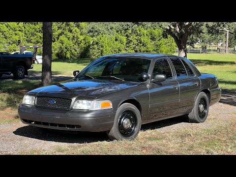 Buying a Police Car at Auction and Fixing It Up (Ford Crown Victoria P71/P7B Police Interceptor)