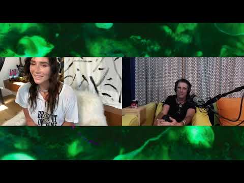 Kesha and The Creepies Podcast - Episode 1 (Full) - Alice Cooper