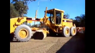preview picture of video 'ANDYS GRADER HIRE ,redland bay .140h grader,'