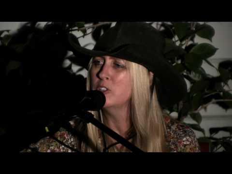 CIndy Lee Berryhill - Mad World (2009 Three Wives show)
